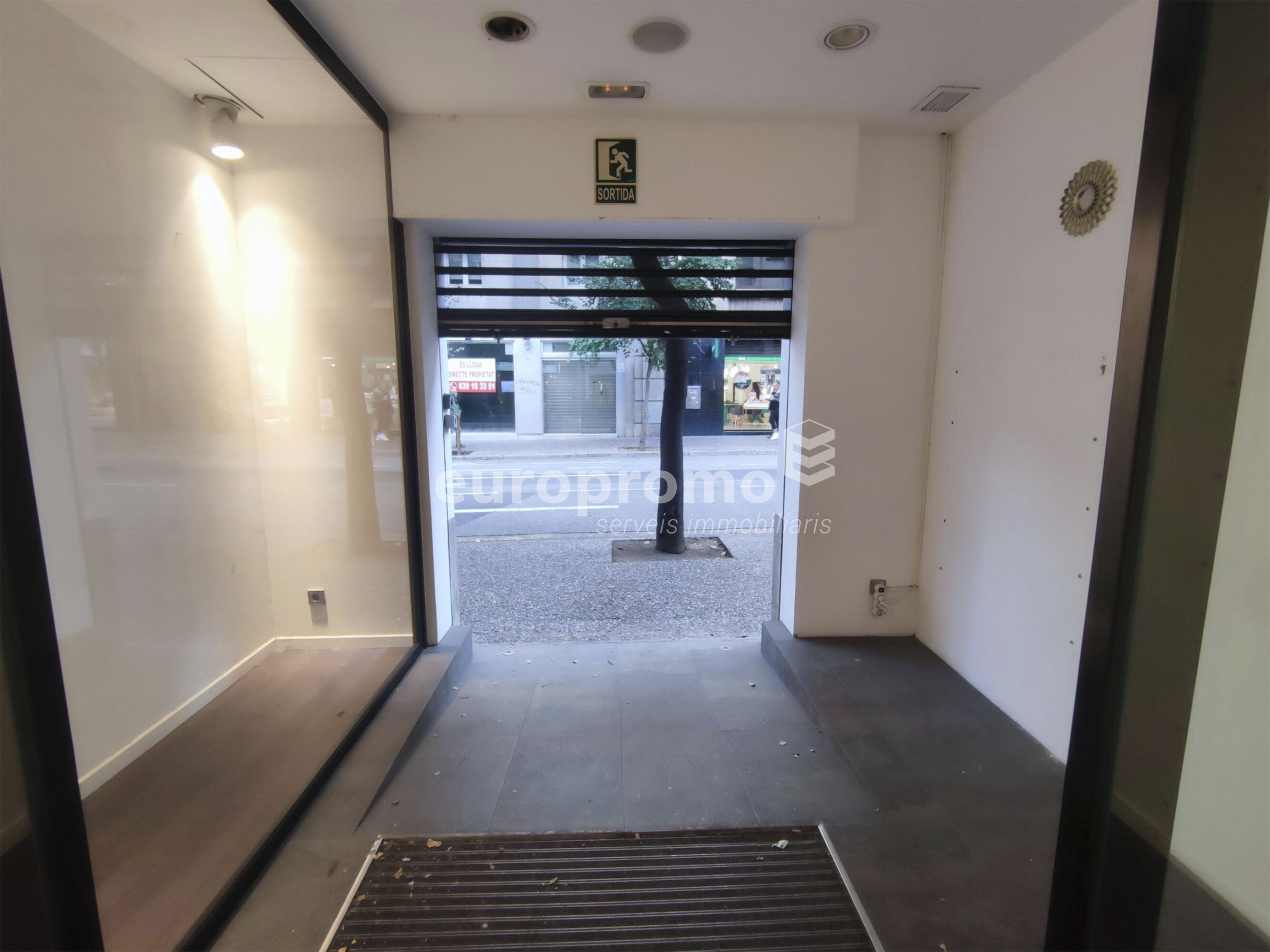 Fantástico local de 78 m² situado a primera línea y mejor zona comercial de la ciudad! 